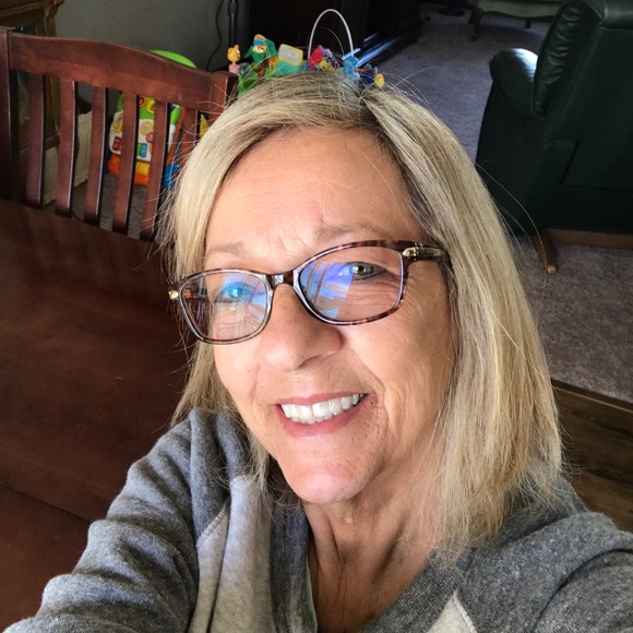 Meet your Posher, Pauline - Picture 1 of 1